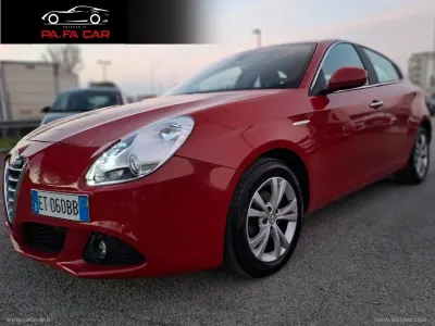 Usata Alfa Romeo Giulietta Distinctive 105 CV (77 kW) 2013 Rosso Utilitaria