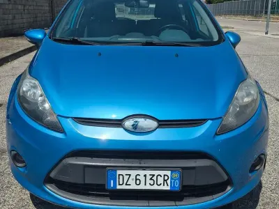 Usata Ford Fiesta Titanium 95 CV (69 kW) 2009 Blu Berlina