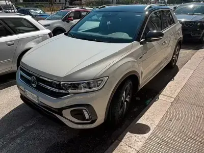 Usata VW T-Roc R-line 116 CV (85 kW) 2023 SUV