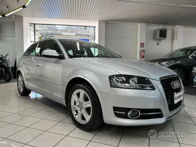 Usado Audi A3 Attraction 105 CV (77 kW) 2012 Gris Utilitario