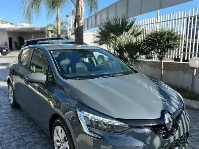 Usata Renault Clio V 101 CV (74 kW) 2021 Grigio Berlina
