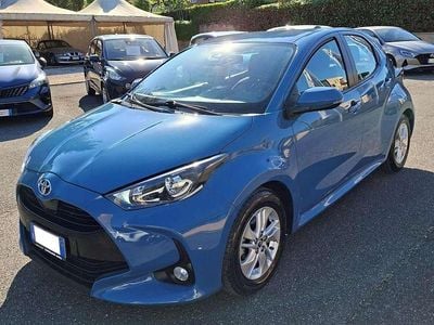 Usata Toyota Yaris Hybrid Active 92 CV (67 kW) 2021 Blu/azzurro Berlina