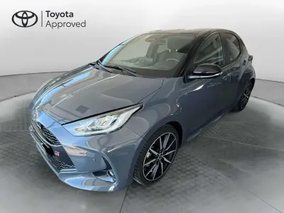 Usata Toyota Yaris 92 CV (67 kW) 2025 Grigio Utilitaria