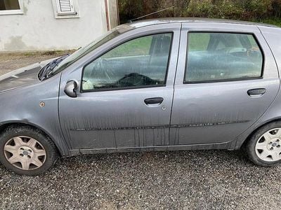 Usata Fiat Punto 75 CV (55 kW) 2004 Grigio Berlina