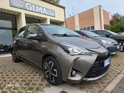 Usata Toyota Yaris 73 CV (53 kW) 2017 Grigio Utilitaria