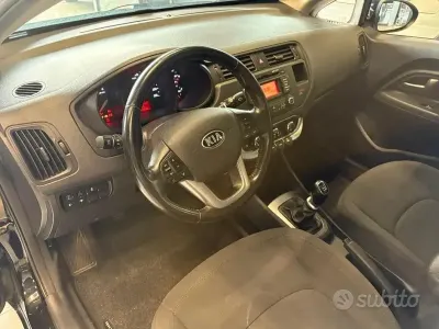 Usata Kia Rio 75 CV (55 kW) 2016 Nero Utilitaria