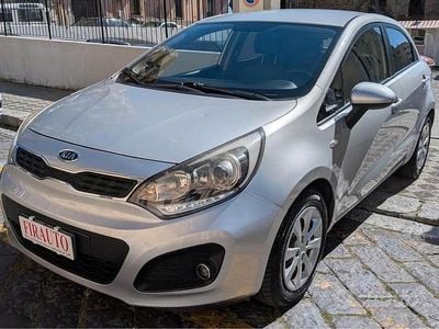 Usado Kia Rio EX 90 HP (66 kW) 2011 Cinzento Sedan