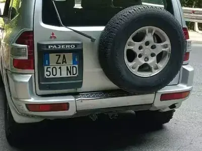 Usata Mitsubishi Pajero 160 CV (117 kW) 2001 Grigio SUV