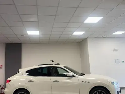 Usata Maserati Levante 430 CV (316 kW) 2017 Bianco SUV