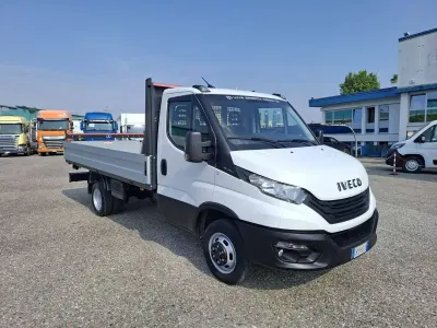 Usata Iveco Daily 140 CV (102 kW) 2023 Bianco Furgone