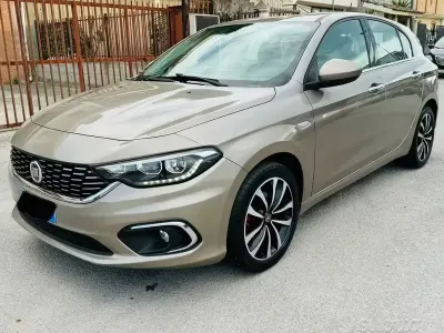 Gebraucht Fiat Tipo Lounge 95 PS (69 kW) 2018 Gelb Limousine