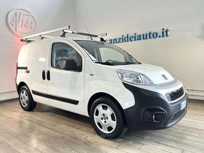 Begagnad Fiat Fiorino 95 HK (69 kW) 2022 Vit Minibuss