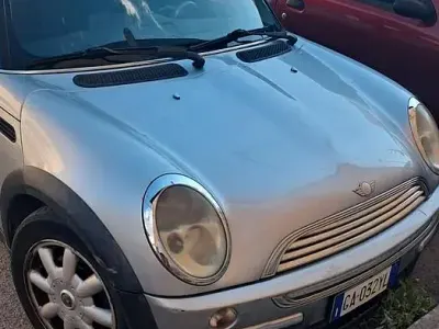 Usata Mini ONE 90 CV (66 kW) 2003 Grigio Utilitaria
