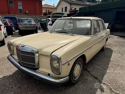 Begagnad Mercedes 200 95 HK (69 kW) 1970 Sedan