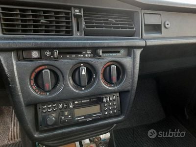 Usata Mercedes 190 109 CV (80 kW) 1990 Bianco Berlina