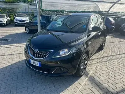 Usata Lancia Ypsilon Gold 69 CV (50 kW) 2022 Grigio scuro Utilitaria