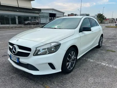 Usata Mercedes A180 109 CV (80 kW) 2017 Bianco Utilitaria