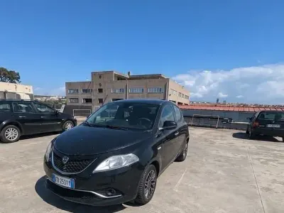 Usata Lancia Ypsilon 95 CV (69 kW) 2016 Nero Utilitaria