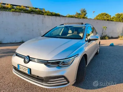 Begagnad VW Golf VIII Style 116 HK (85 kW) 2021 Grå Kombi