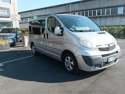 Usata Opel Vivaro 114 CV (83 kW) 2007 Argento Monovolume