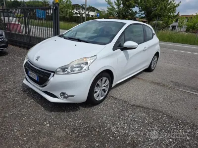 Usata Peugeot 208 Access 82 CV (60 kW) 2012 Bianco Utilitaria
