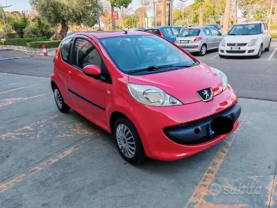 Usata Peugeot 107 68 CV (50 kW) 2007 Rosso Utilitaria