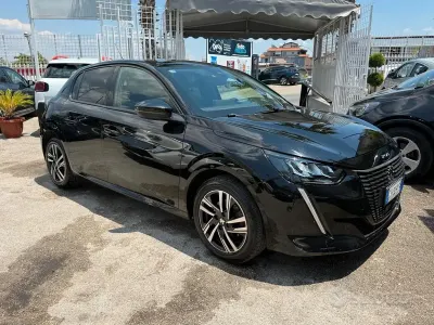 Usata Peugeot 208 Allure 102 CV (75 kW) 2022 Nero Utilitaria