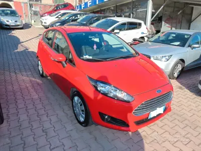 Usata Ford Fiesta 75 CV (55 kW) 2015 Rosso Utilitaria