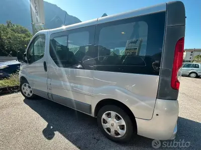 Usata Renault Trafic Black Edition 114 CV (83 kW) 2011 Grigio Monovolume