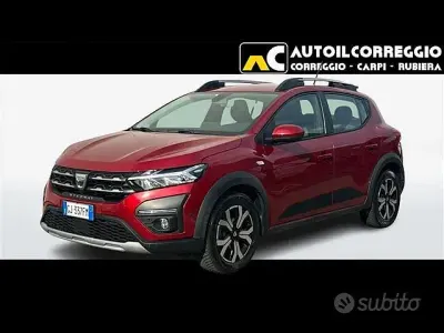 Usado Dacia Sandero Comfort 101 CV (74 kW) 2022 Rojo Berlina