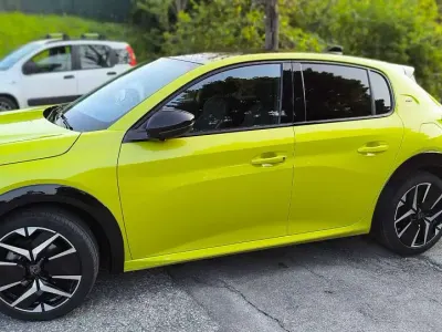 Usata Peugeot 208 GT 101 CV (74 kW) 2024 Giallo Utilitaria
