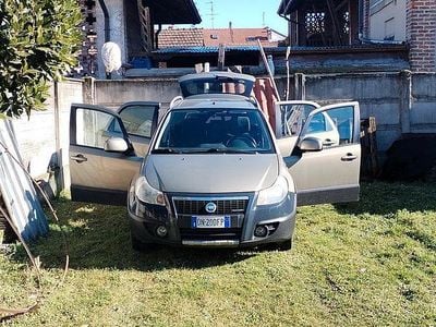 Usata Fiat Sedici 120 CV (88 kW) 2008 Marrone SUV