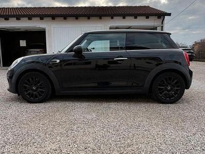 Usata Mini Cooper D Business 116 CV (85 kW) 2016 Nero Utilitaria