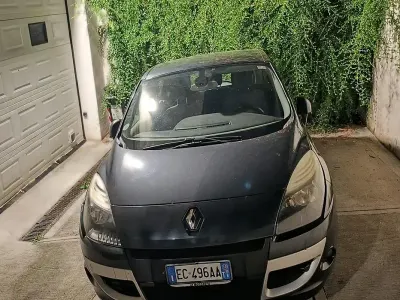 Usata Renault Scénic 130 CV (95 kW) 2010 Nero Monovolume