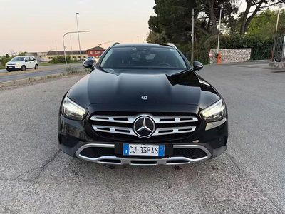 Usata Mercedes E220 140 CV (102 kW) 2022 Nero Station wagon