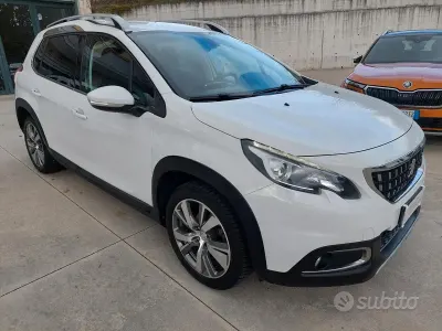 Usata Peugeot 2008 Allure 100 CV (73 kW) 2016 Bianco SUV