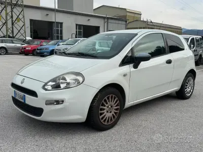 Begagnad Fiat Punto 75 HK (55 kW) 2012 Vit Halvkombi