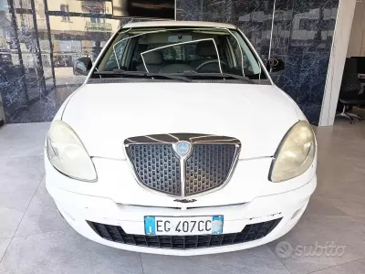 Usata Lancia Ypsilon 69 CV (50 kW) 2011 Bianco Utilitaria