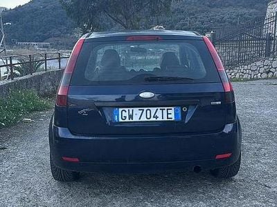Gebraucht Ford Fiesta 73 PS (53 kW) 2004 Blau Kleinwagen