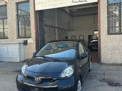 Usata Toyota Aygo Connect Style 68 CV (50 kW) 2011 Nero Utilitaria