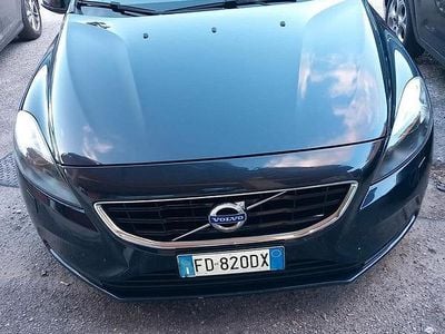 Usata Volvo V40 120 CV (88 kW) 2016 Blu Berlina