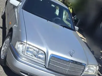 Usata Mercedes C200 136 CV (100 kW) 1995 Grigio Berlina