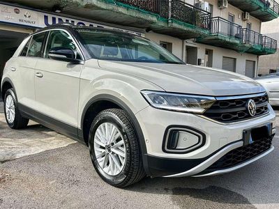 Usata VW T-Roc Life 116 CV (85 kW) 2022 Avorio  tetto nero SUV