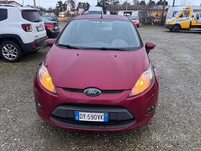 Usata Ford Fiesta Titanium 68 CV (50 kW) 2009 Viola Utilitaria