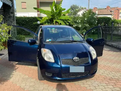 Usata Toyota Yaris 69 CV (50 kW) 2008 Bluazzurro Utilitaria