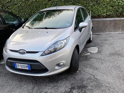 Gebraucht Ford Fiesta Titanium 71 PS (52 kW) 2012 Grau Kleinwagen