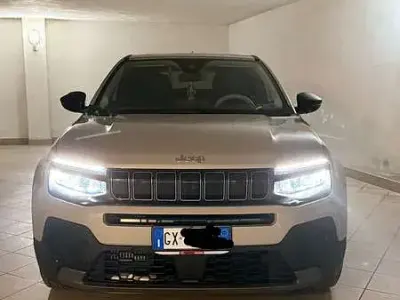 Usata Jeep Avenger Altitude 101 CV (74 kW) 2025 Beige SUV