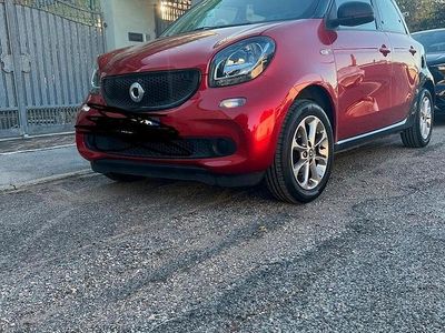Usata Smart ForFour 75 CV (55 kW) 2019 Rosso Utilitaria