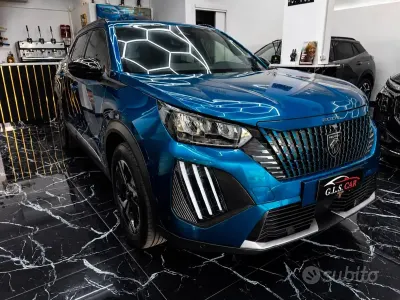 Usata Peugeot 2008 Allure 101 CV (74 kW) 2025 Bluazzurro SUV