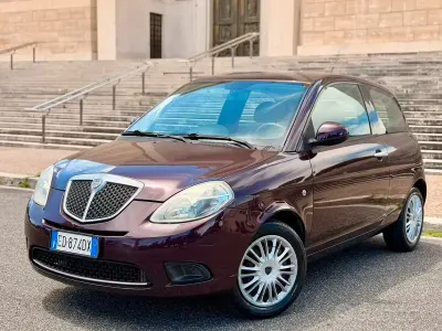 Usata Lancia Ypsilon 60 CV (44 kW) 2010 Nero Utilitaria